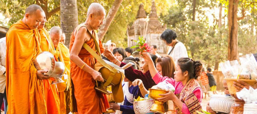 laos-alms-giving-ceremony