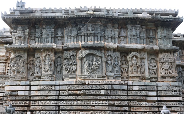 Wall carvings at Kedareswara temple, Halebidu